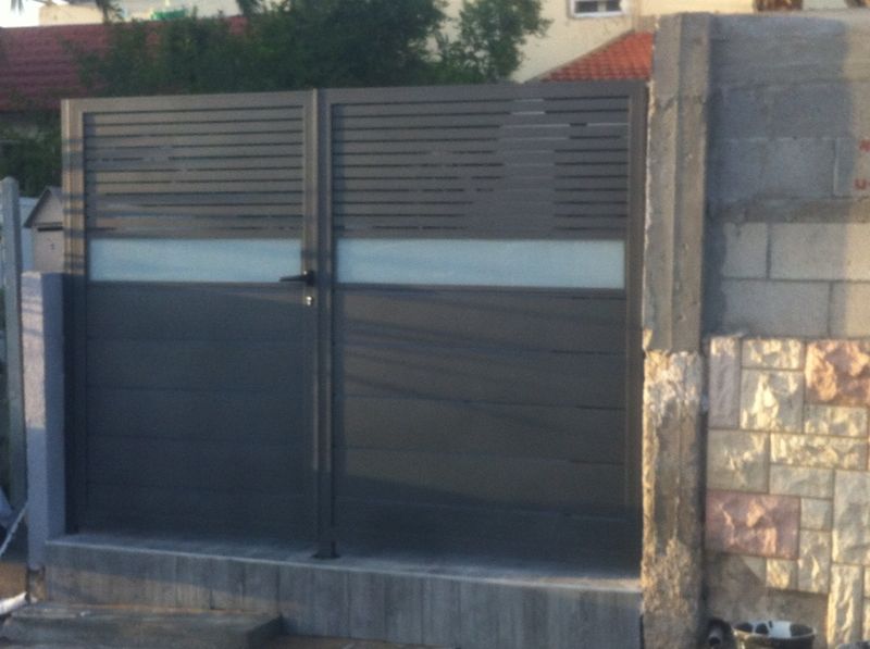 שער כניסה וקבוע הייטק משולב זכוכית - צבע 1220 